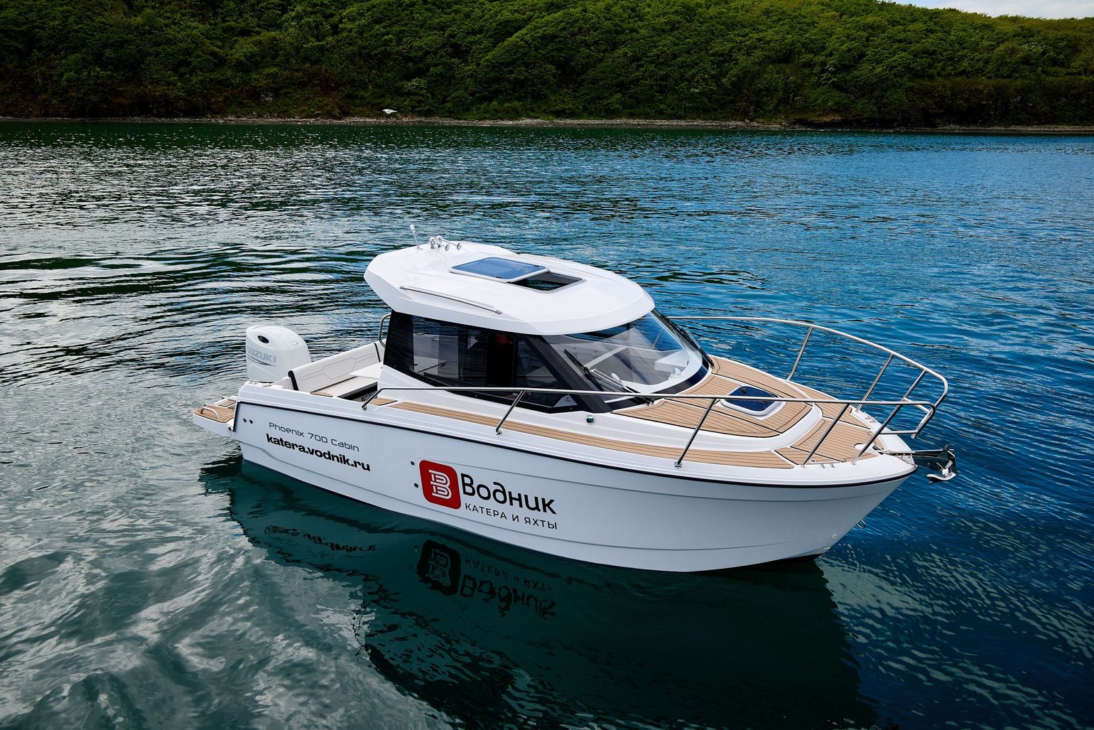 Катер Феникс 700 Cabin белый