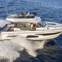 Катер Jeanneau Merry Fisher 1095 FLY с моторами 300 л.с.
